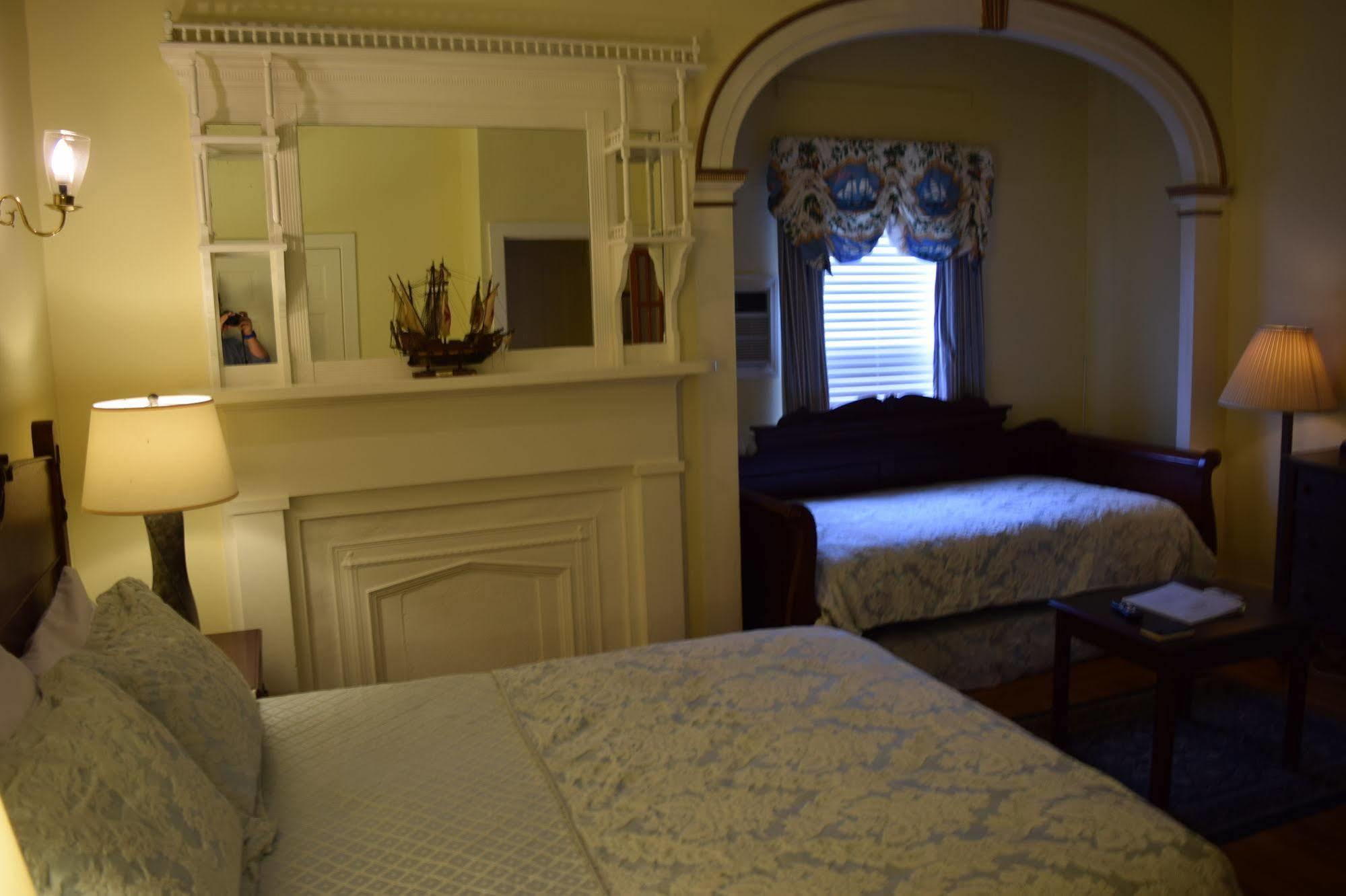 Inn On Bellevue (Adults Only) ニューポート エクステリア 写真